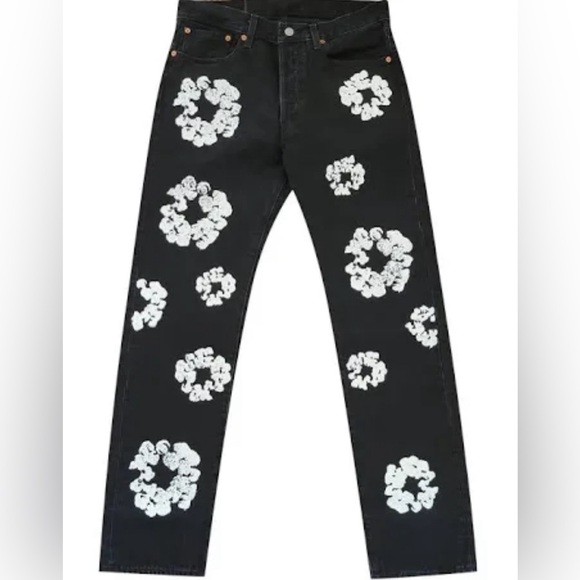 COPY - BLACK DENIMTEARS.Size 32 men Never worn.AUTHENTIC.OPEN TO ALL OFFERS.